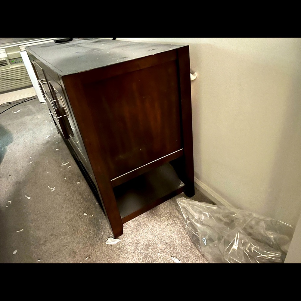 Sturdy TV and gaming console table with drawers and storage